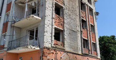 Наслідки ракетного удару у Чорткові