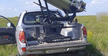 Реактивні системи залпового вогню на шасі пікапа