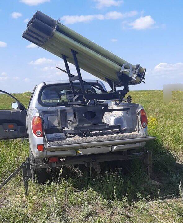 Реактивні системи залпового вогню на шасі пікапа